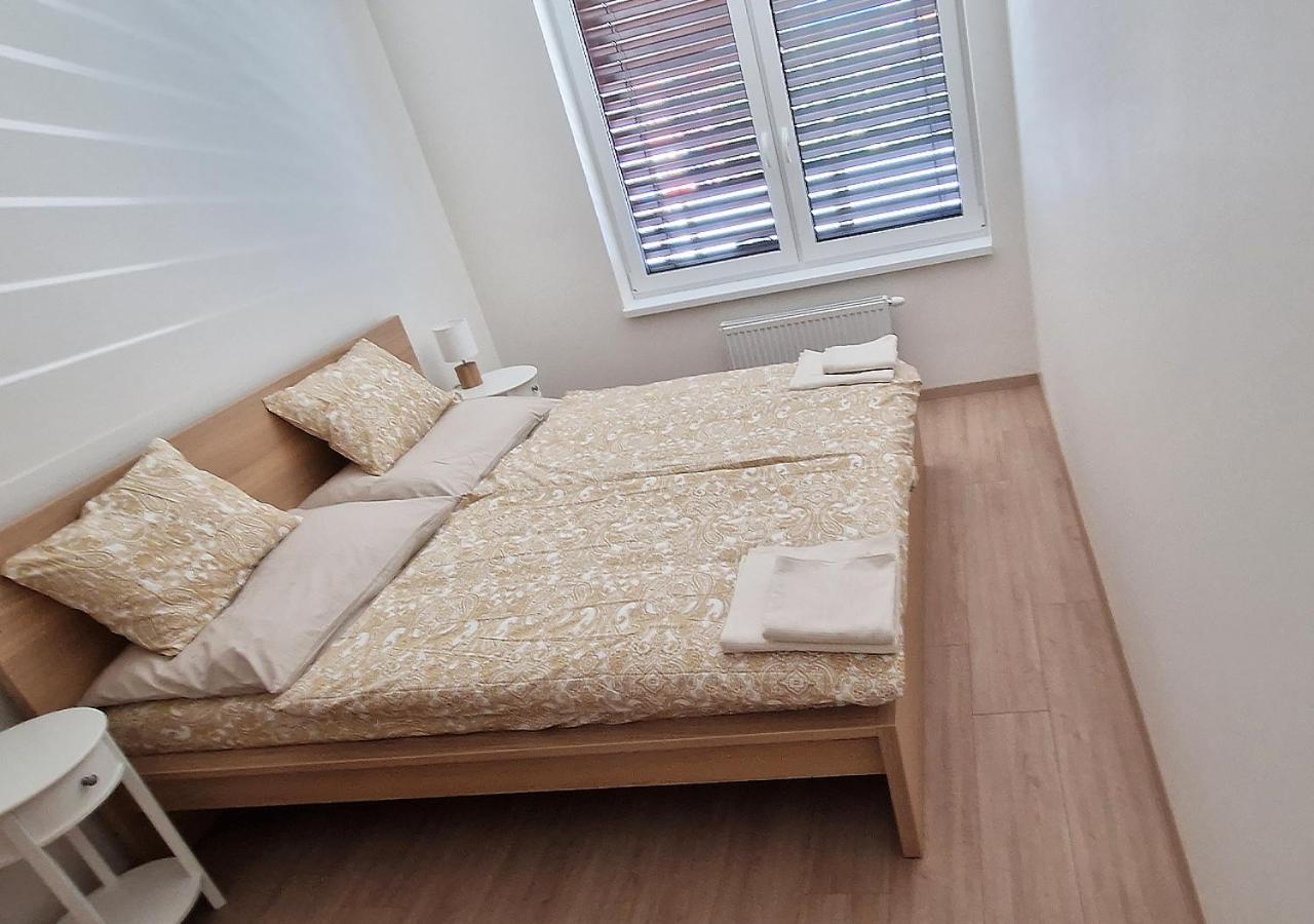 New Cozy 2 Room Pink Apartment Bratislava 059 Exterior photo