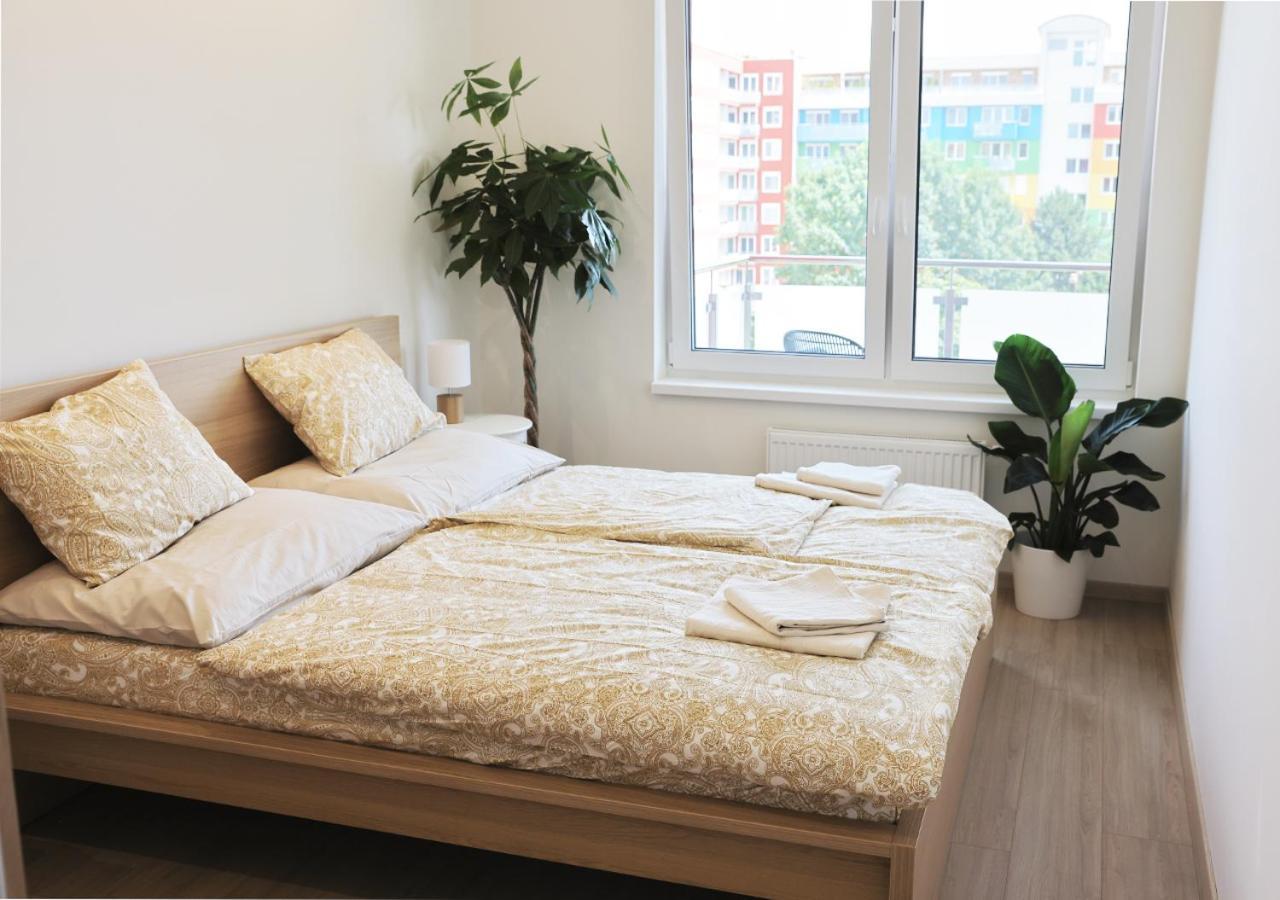 New Cozy 2 Room Pink Apartment Bratislava 059 Exterior photo