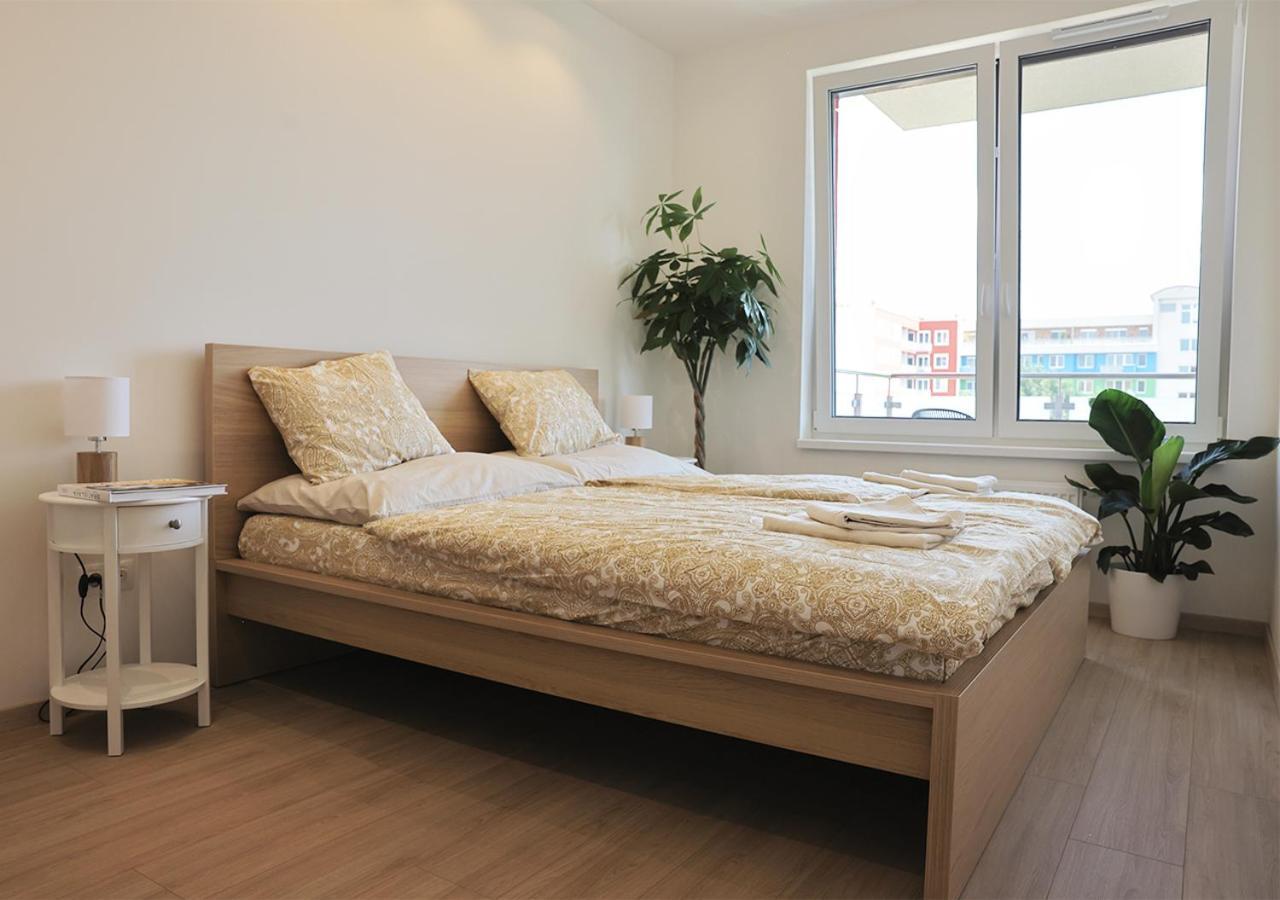 New Cozy 2 Room Pink Apartment Bratislava 059 Exterior photo